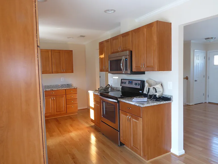 14209 Chesterfield Dr — Photo 19