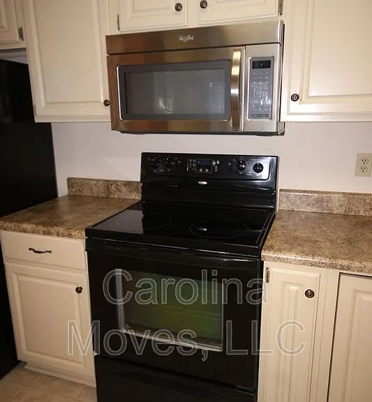 324 Skylark Cir — Photo 5