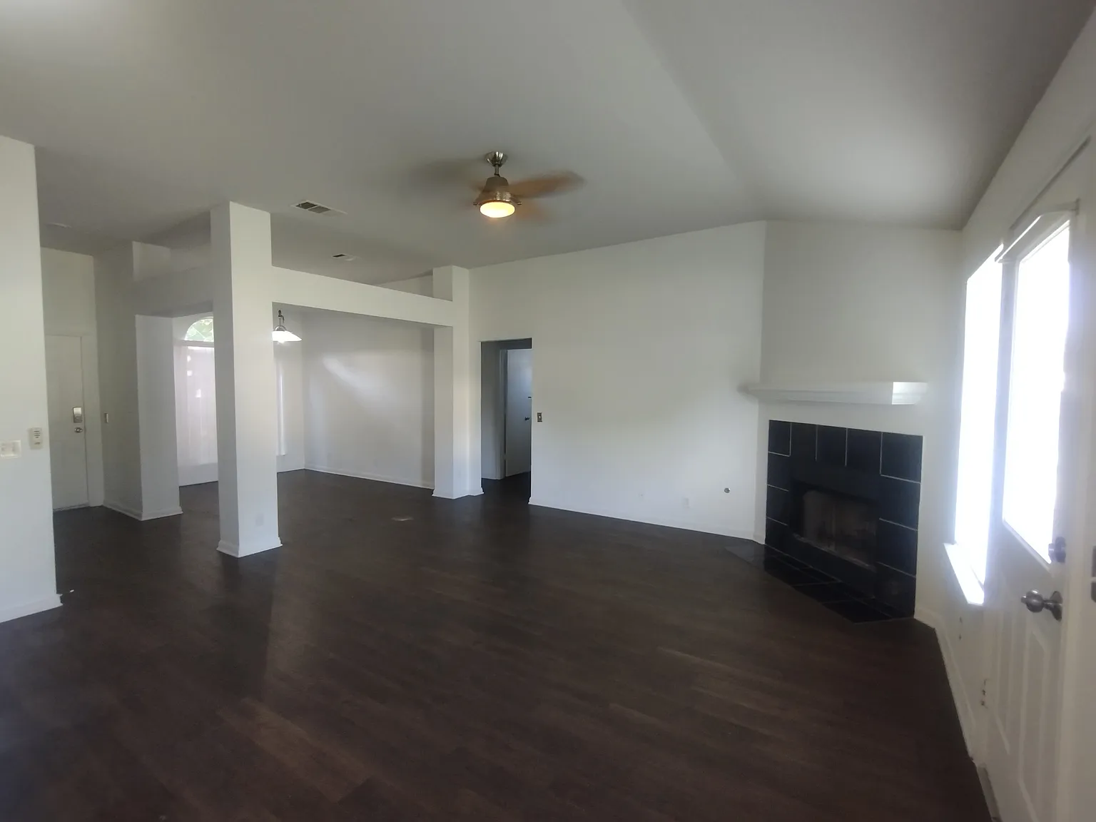 3 bed, 1361 sqft, $1,650 — Photo 2