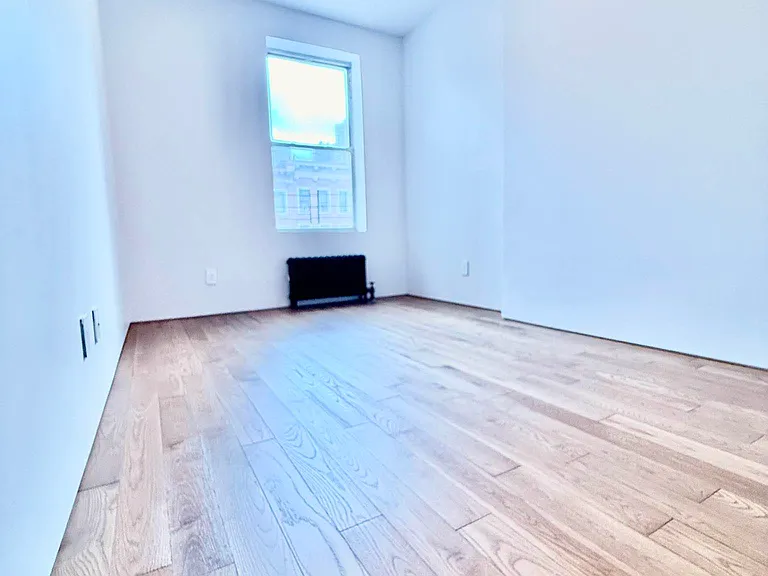 1587 2nd Ave #3F — Photo 11