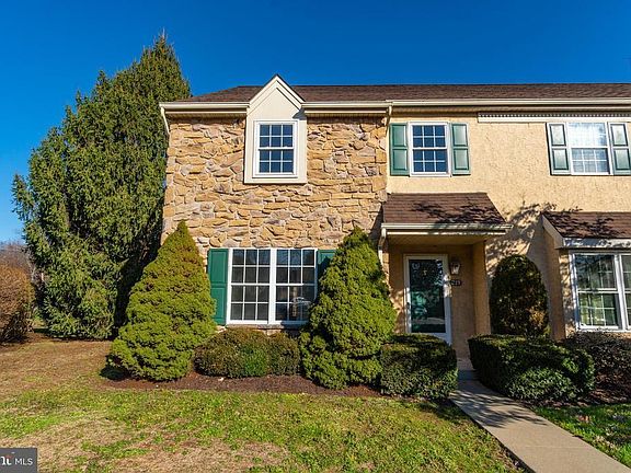 2nd image of 219 N Westridge Pl