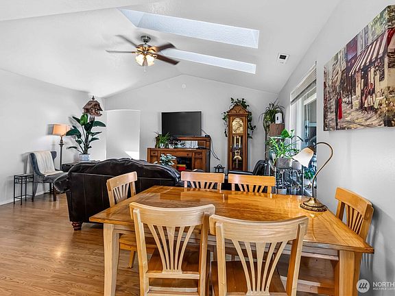 5th image of 2443 Hickory Avenue