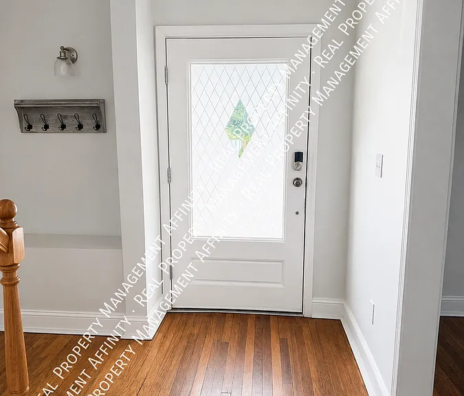 942 S Willett St — Photo 3