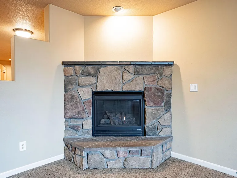 20487 Brentwood Ave — Photo 9