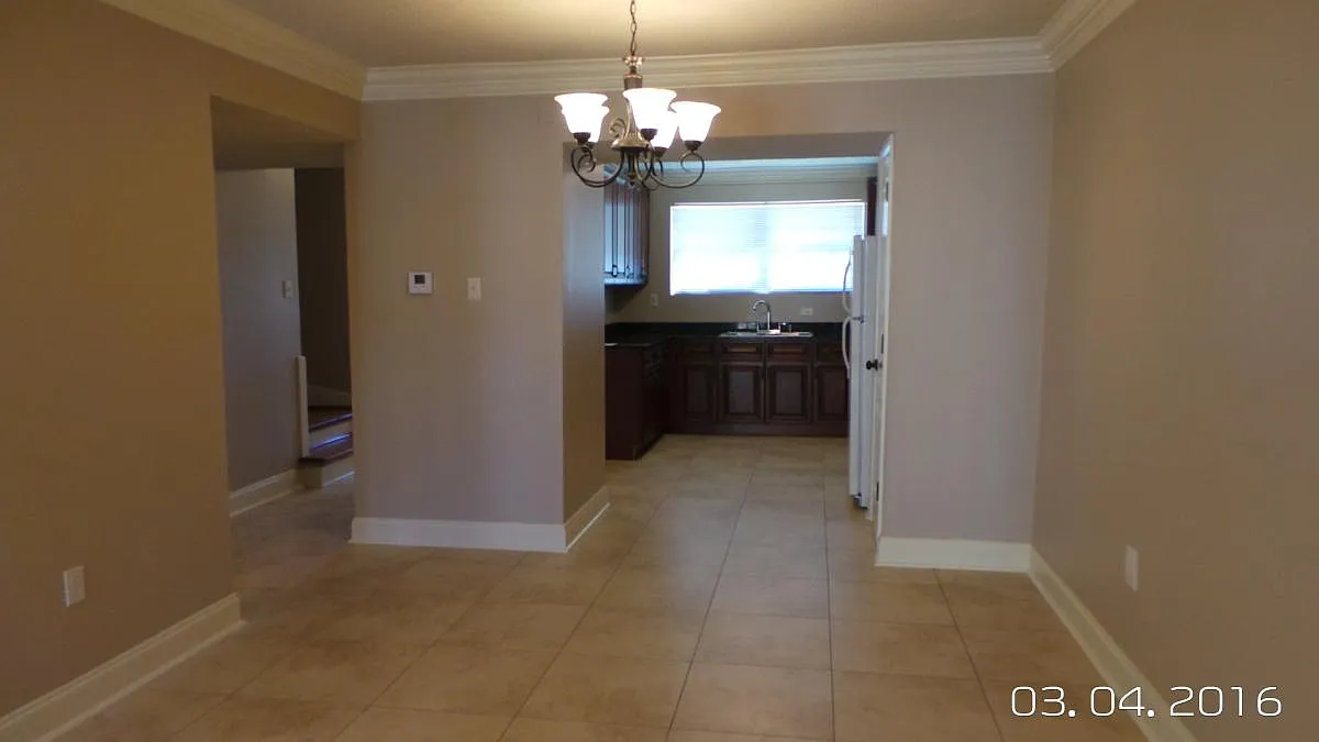 2 bed, 2.5 bath, 1500 sqft, $1,300 — Photo 3