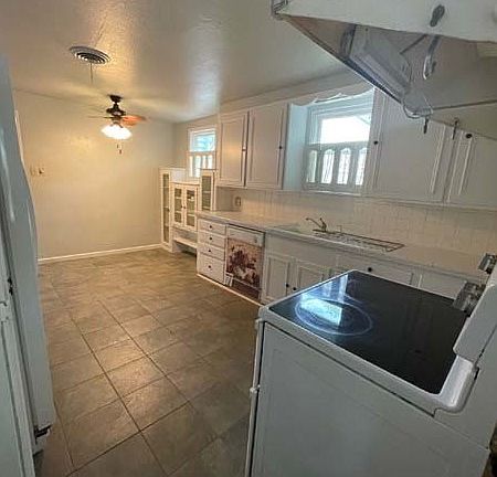 5th image of 700 N Dallas St