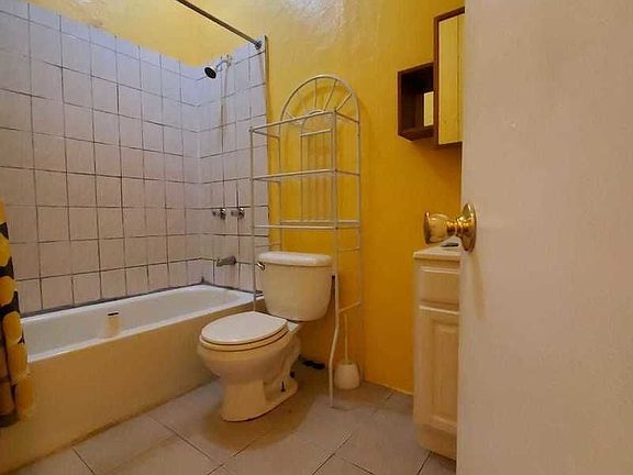 3rd image of 624 Myrtle Ave #3L