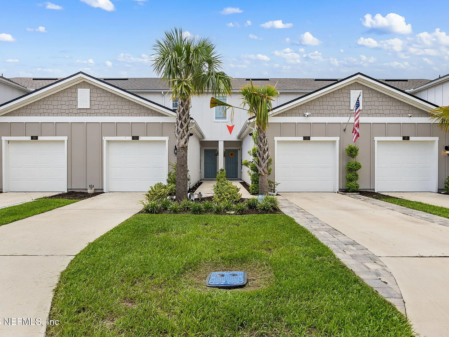 2 bed, 2.5 bath, 1210 sqft, $1,900 — Photo 2