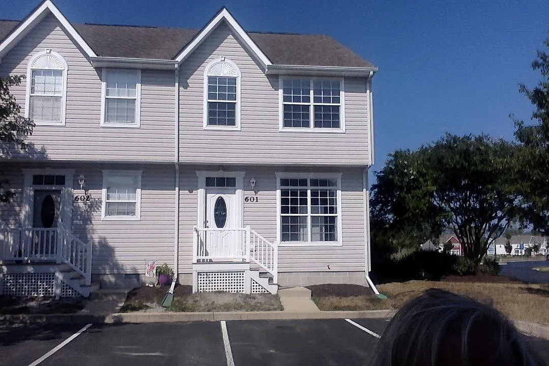 38415 Driftwood Ct — Photo 1
