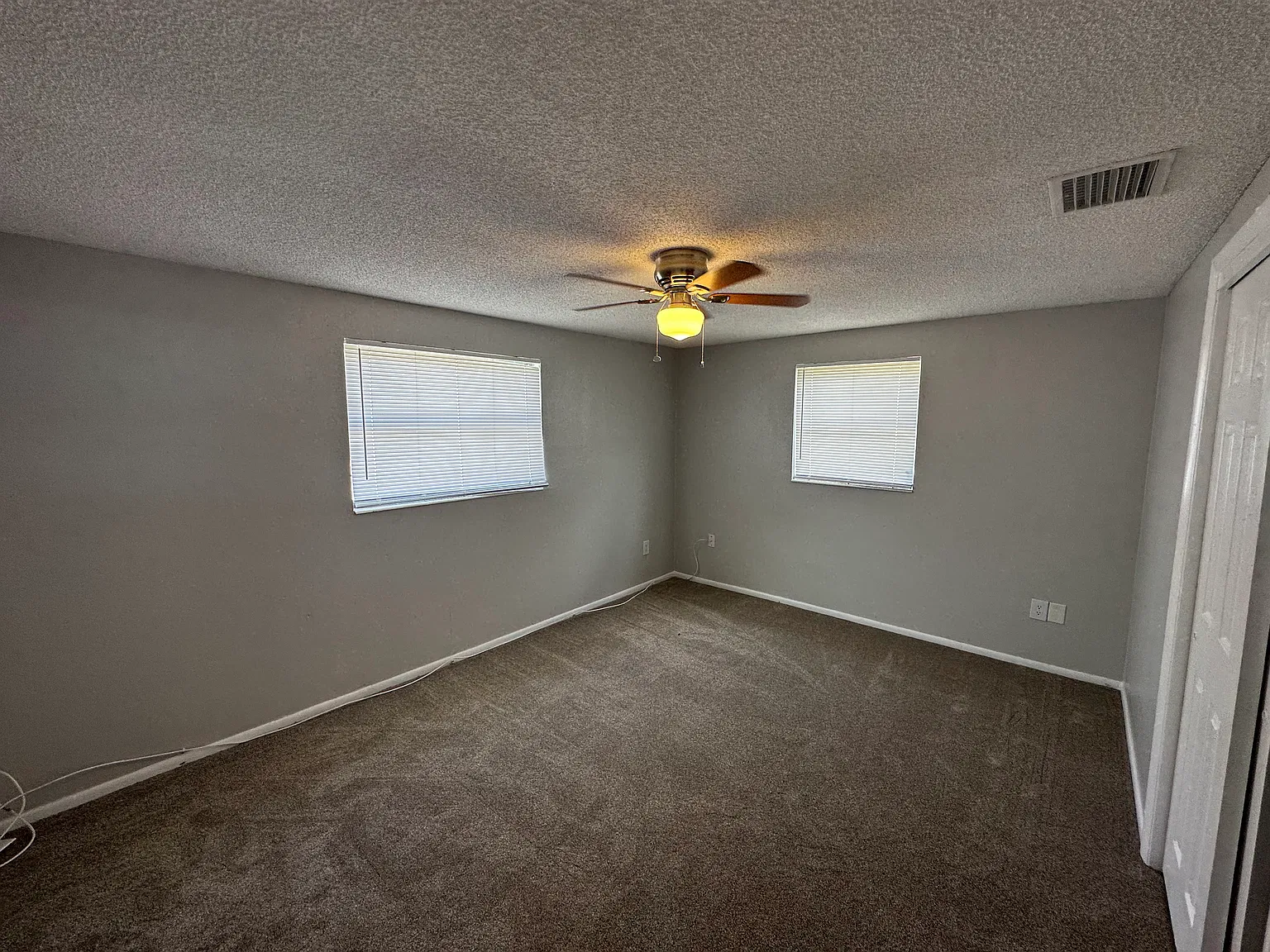 3/2 Home in New Port Richey with fenced back yard — Photo 4