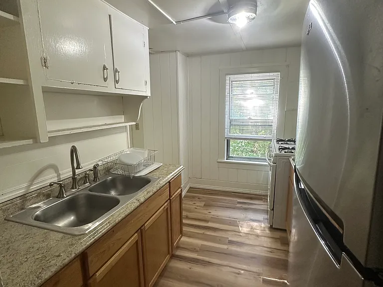 511 E Buffalo St #3 — Photo 4