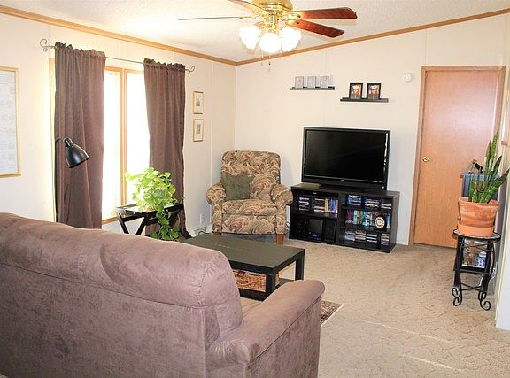 5th image of 79 Camelot Dr