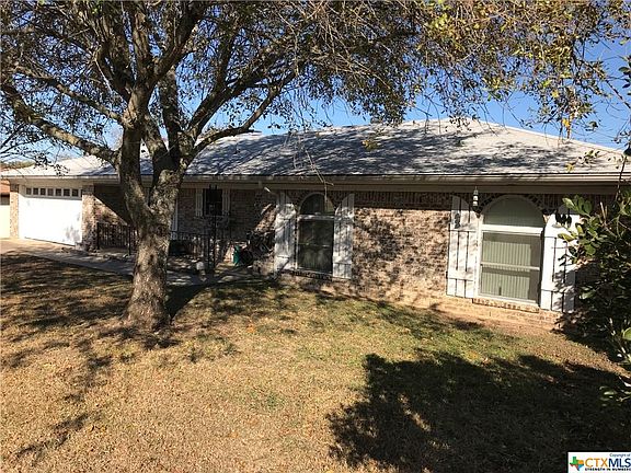 2nd image of 907 Valley Dr