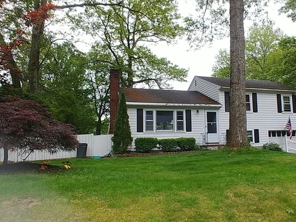 17 Pine Ridge Dr, Ayer, MA 01432