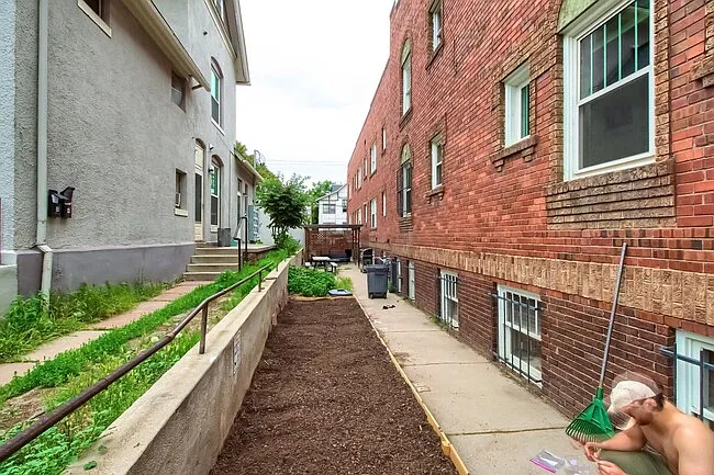 1275 N Clarkson St — Photo 31
