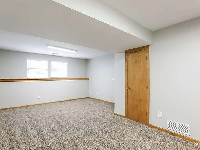 204 S Darrowby Dr — Photo 12