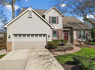 1765 Hawthorne Rdg, Commerce Township, MI 48390