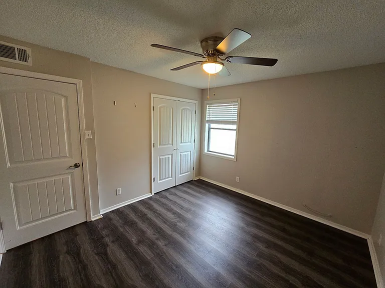 330 S 17th St #21 — Photo 7