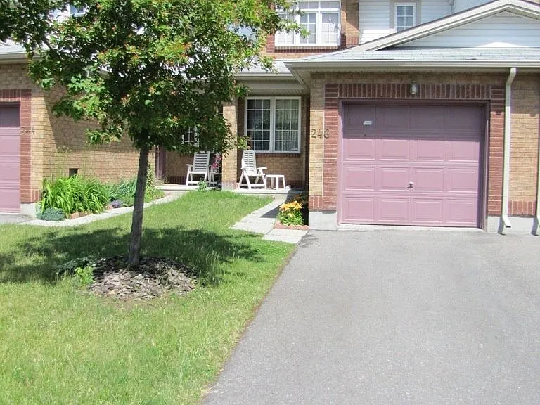 246 Duntroon Cir — Photo 1