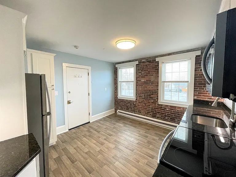 12 Essex St #5 — Photo 3