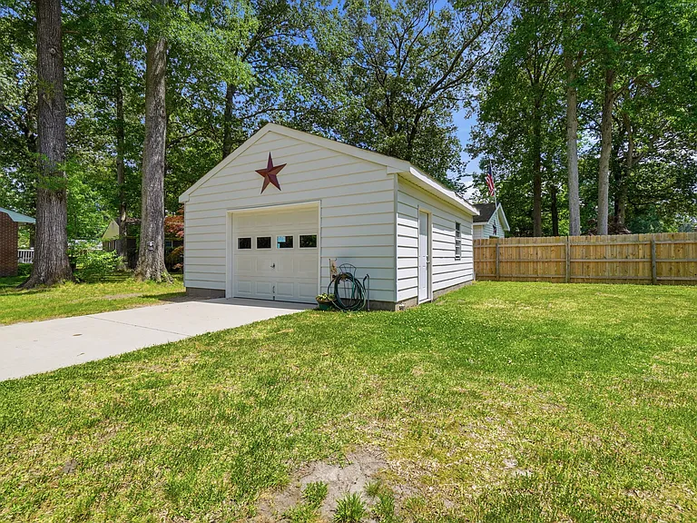 Detached Garage