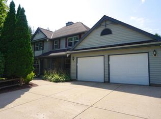 S90W26985 Norway Dr, Mukwonago, WI 53149