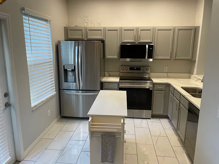703 Charles Ct S — Photo 10