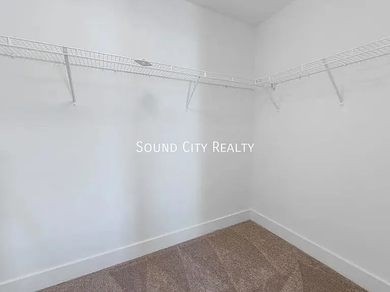 806 Briar Cir — Photo 13