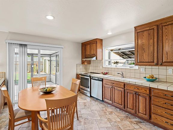 5th image of 3526 White Cliff Cir