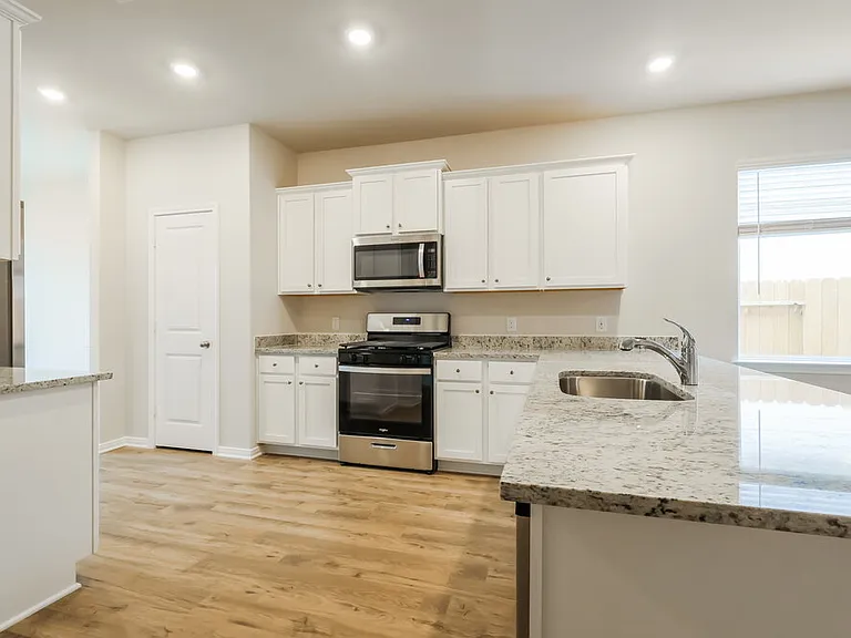 16459 Honeysuckle Hill Dr — Photo 8