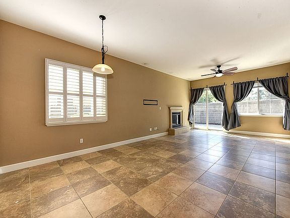 5th image of 1679 Montrose Ln