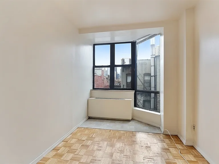 229 E 24th St #9R — Photo 3