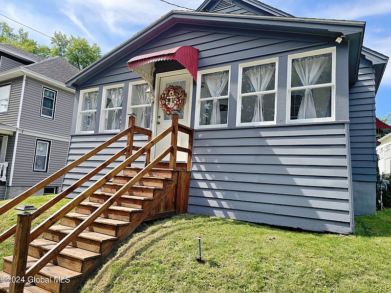 3rd image of 164 Brookside Avenue