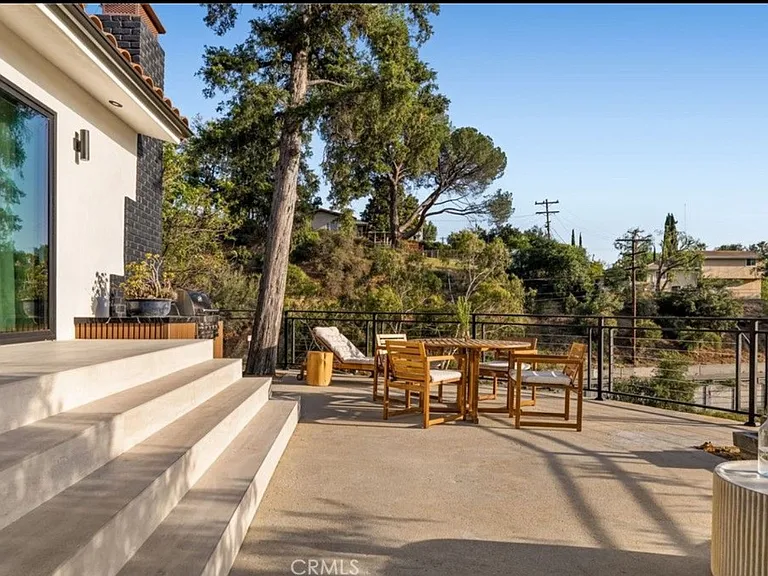 11111 Tujunga Canyon Blvd — Photo 28