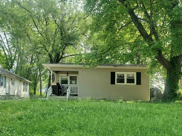 1215 N Walnut St, Mount Carmel, IL 62863