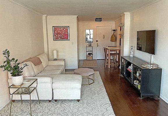 3rd image of 200 E 27th St APT 11M