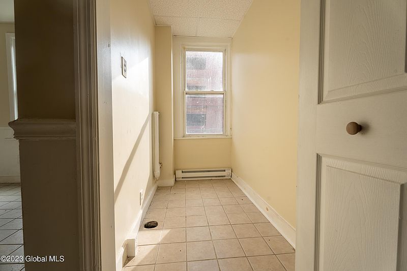 4th image of 3202 6th Avenue