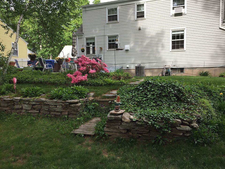 2nd image of 11 Coralberry Ln