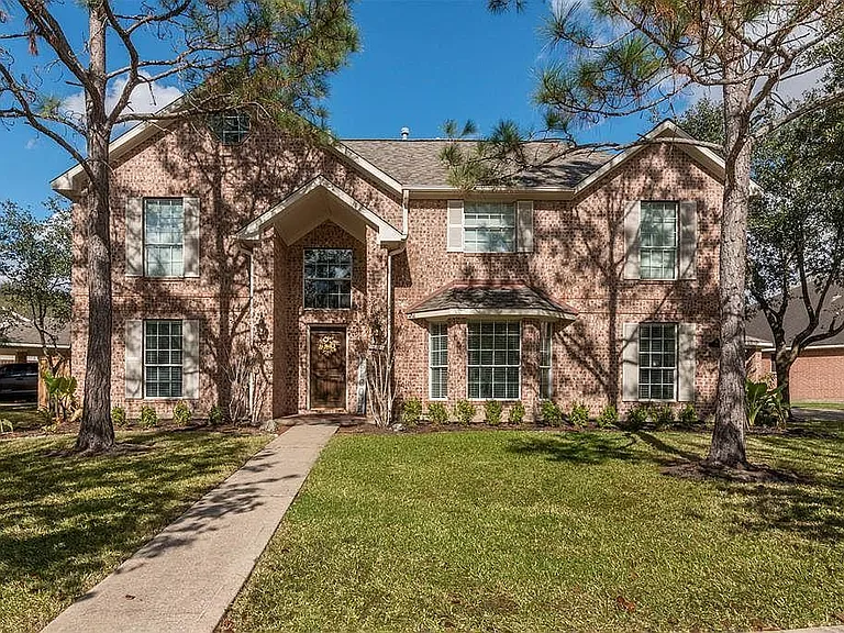 313 Winding Oak Ln S — Photo 1