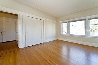 Bedroom 1 :: 2700 Prince Street