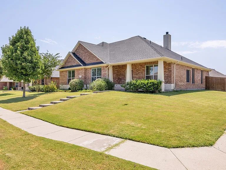 200 Shadybrook Dr — Photo 4