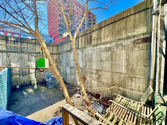 2nd image of 890 Bergen St APT 1R