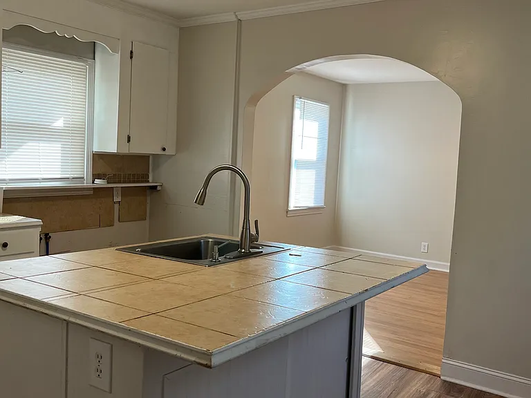 1311 E Holston Ave — Photo 9