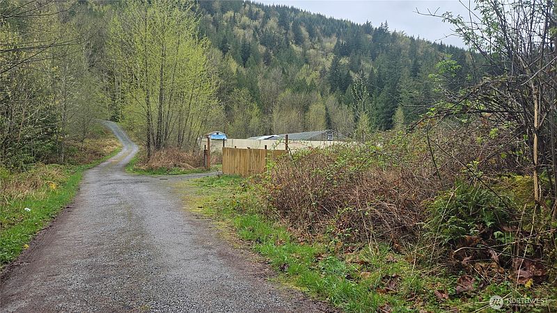 3rd image of 5898 Mt Baker Highway