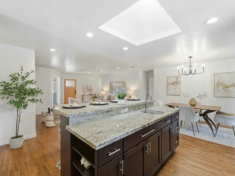 313 N Milton Ave — Photo 41