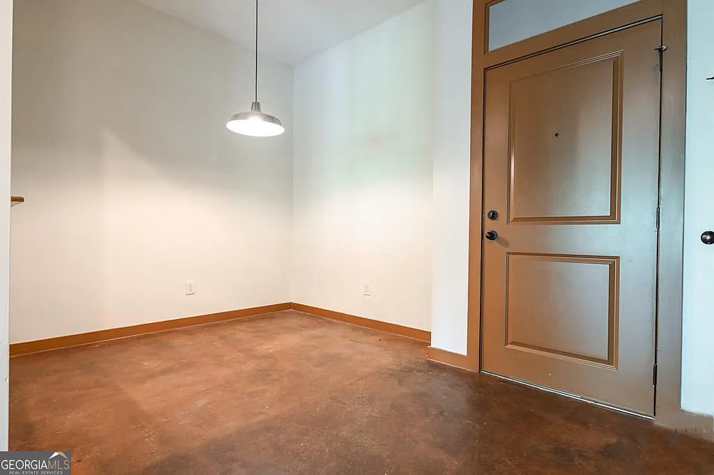 1 bed, 1.0 bath, 852 sqft, $1,375 — Photo 2
