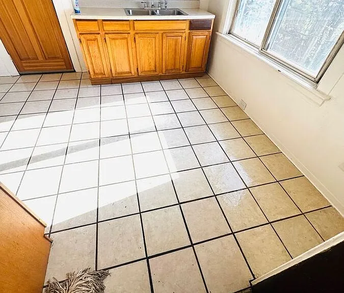 14012 Glendale Ave #1 — Photo 2