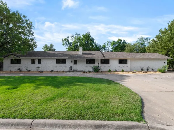 988 W Alexander Dr, Haysville, KS 67060