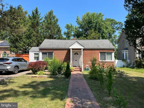 9444 Dubarry Ave, Lanham, MD 20706