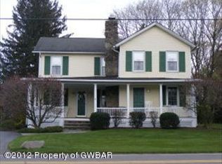 211 E Center Hill Rd, Dallas, PA 18612